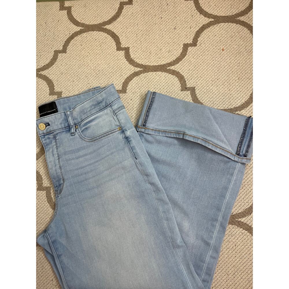 White House Black Market High-Rise Wide Leg Cuff Cropped Jean, size 8 - Picture 16 of 16
